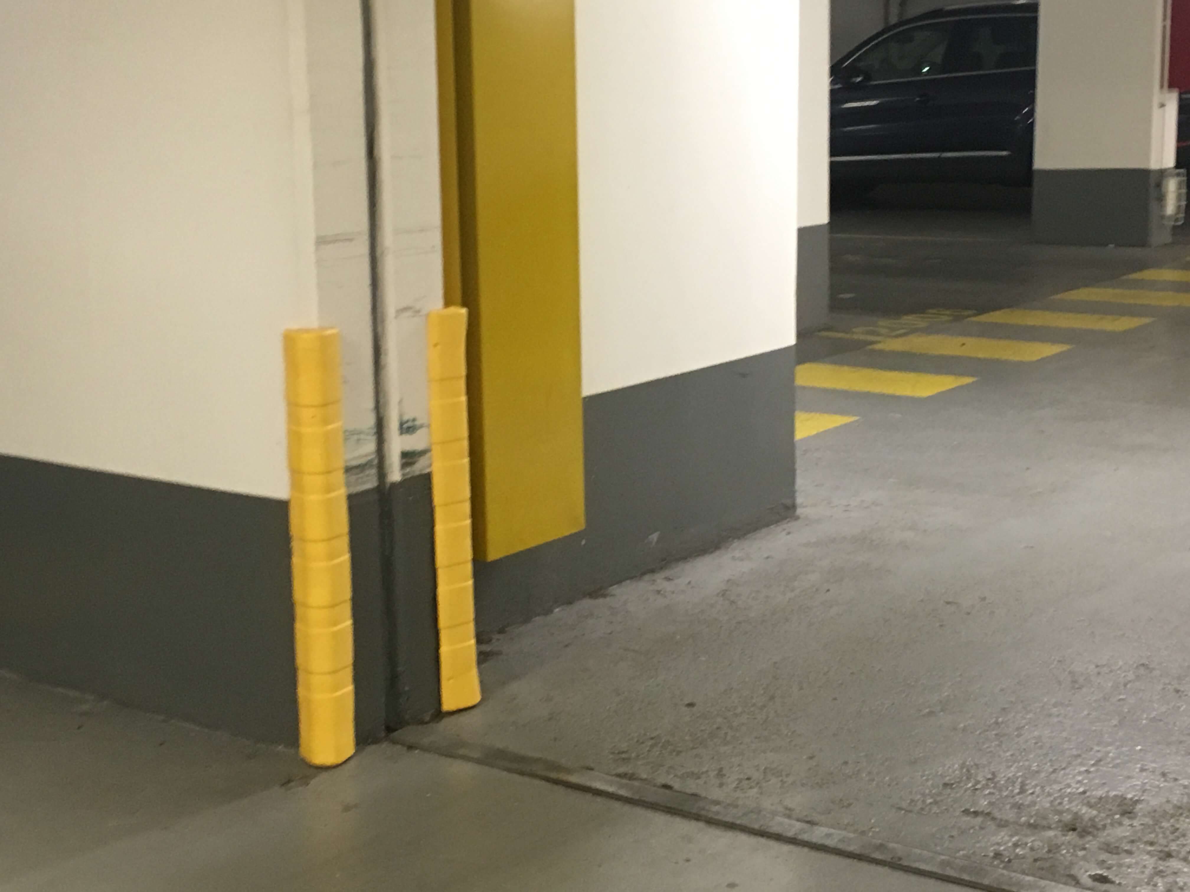 Protection verticale souple jaune pour angle et coin dangereux