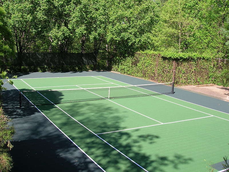 Terrain de tennis extérieur prêt à monter - 648m² -36m x 18m